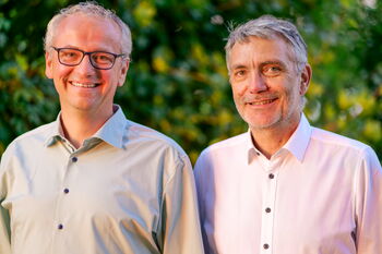 Die Vorstände Maik Harles, Geschäftsführer der Sakosta (auf dem Bild links), und Lars Trenkmann, Generalbevollmächtigter der VR-Bank Altenburger Land eG (rechts)